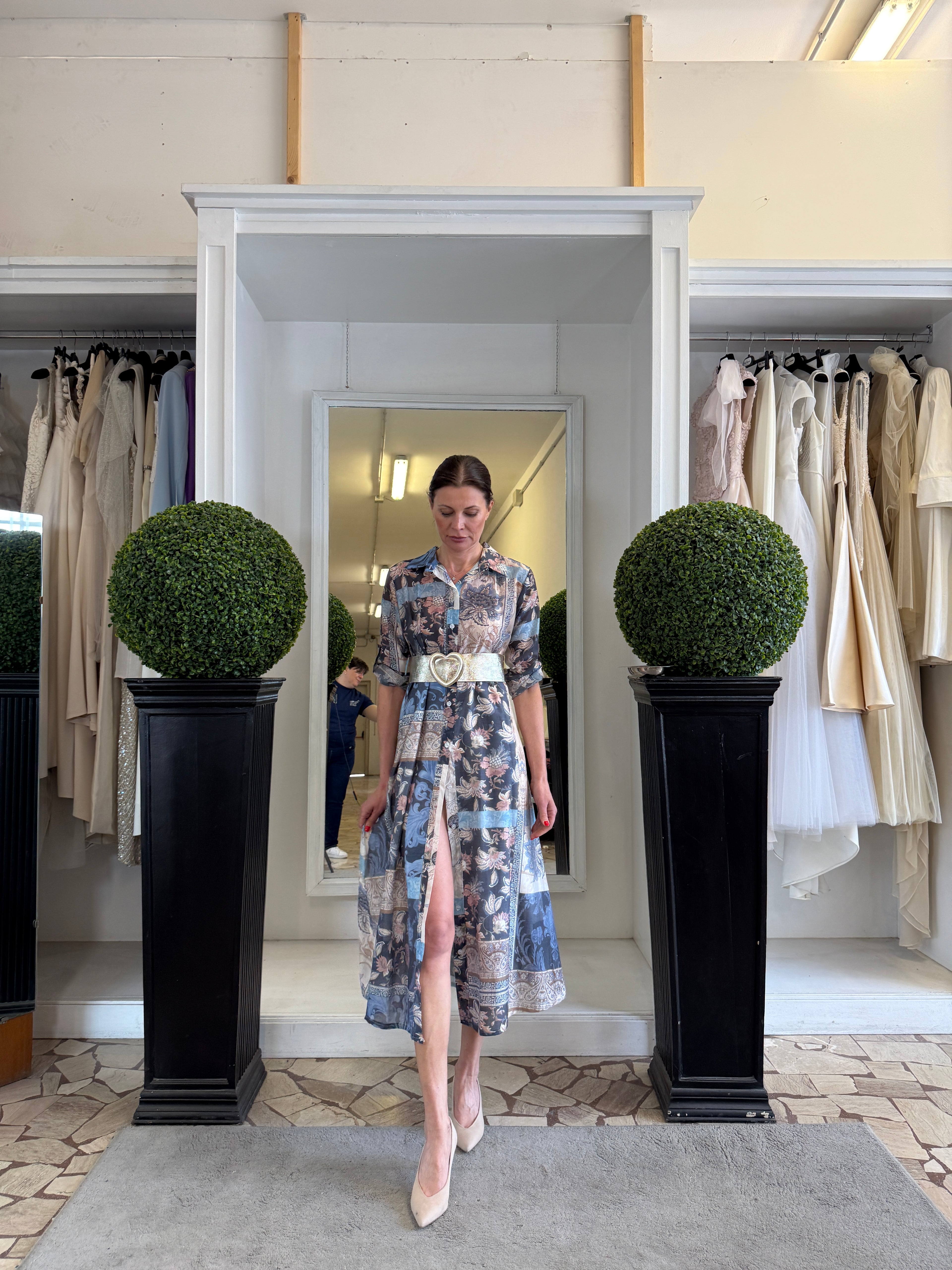 Abito Chemisier con Ricamo e Cintura