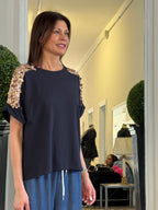 T-shirt con Pailettes sulle Spalle