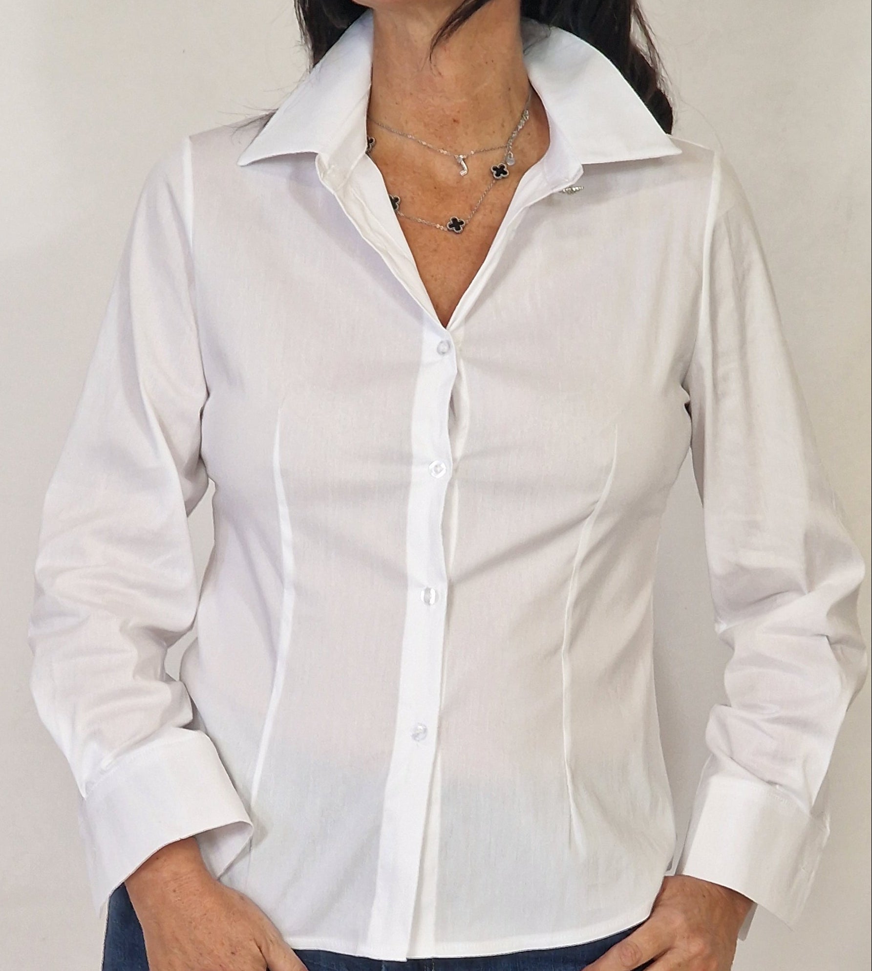 Camicia con bottone gioiello