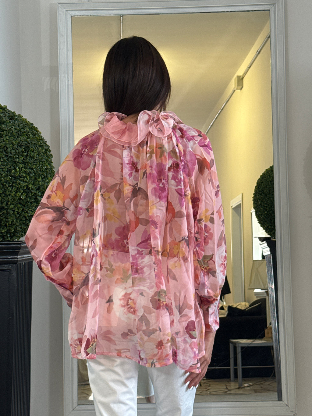 Blusa Floreale con Volaint al Collo
