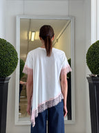 T-shirt Asimmetrica con Pizzo e Strass
