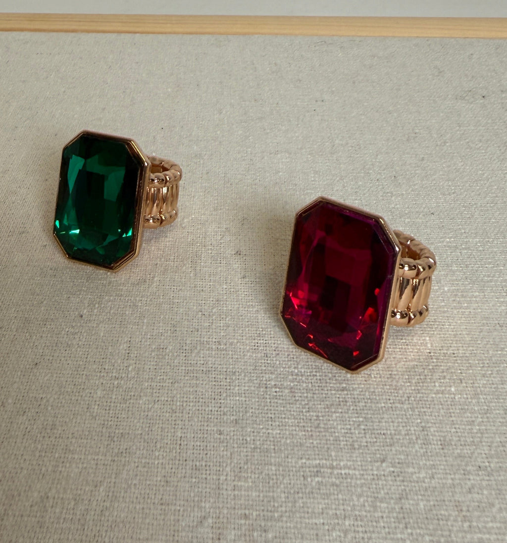 Anello con Maglia Elastica e Pietra Rettangolare