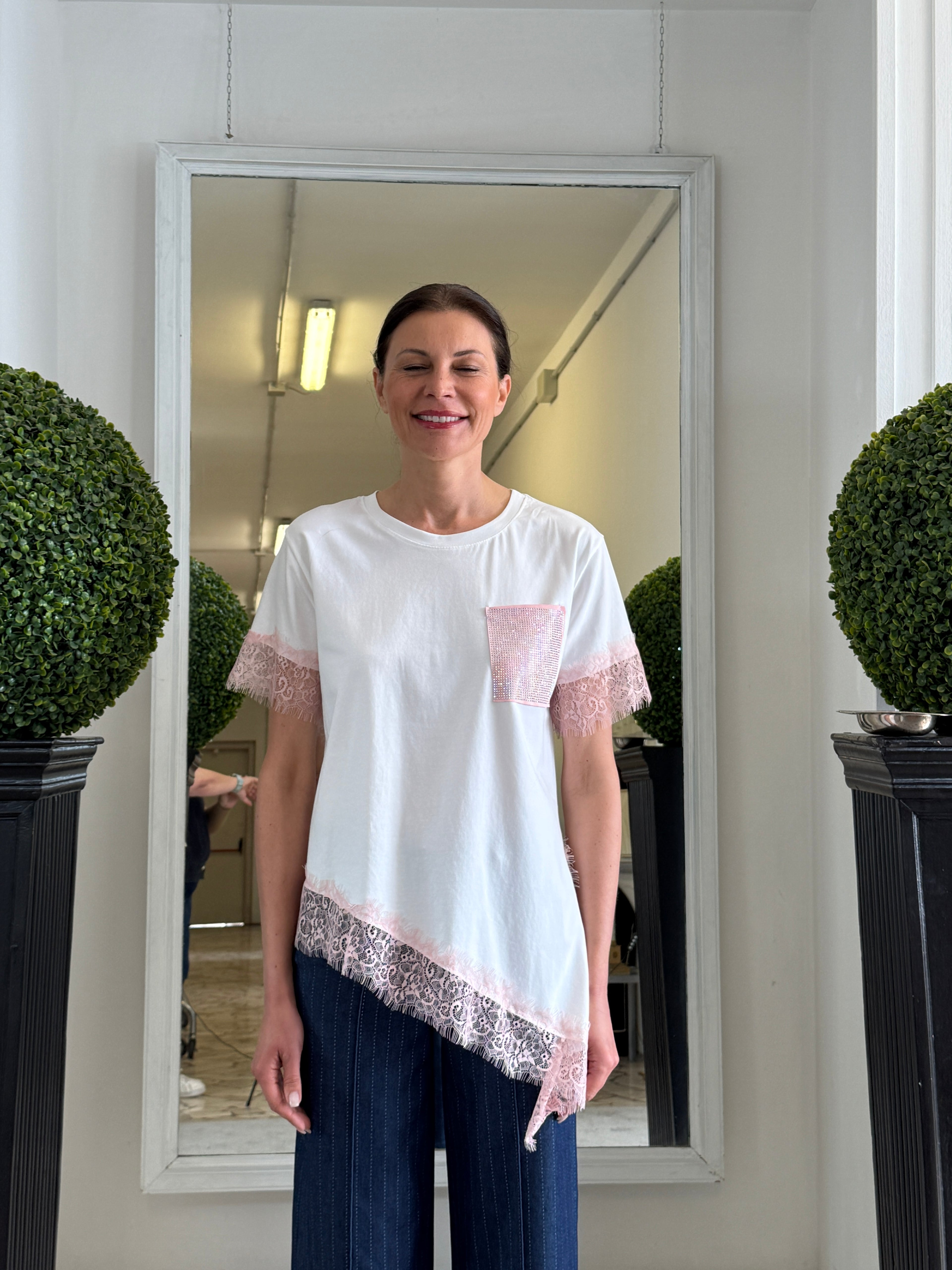T-shirt Asimmetrica con Pizzo e Strass