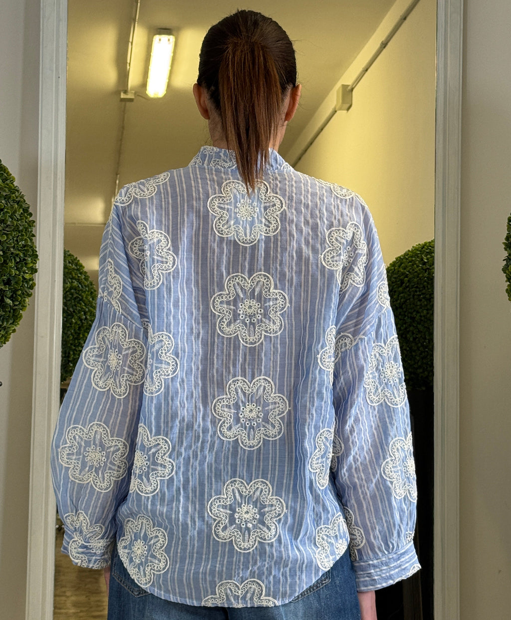 Camicia Collo alla Corena a Righe con Ricami