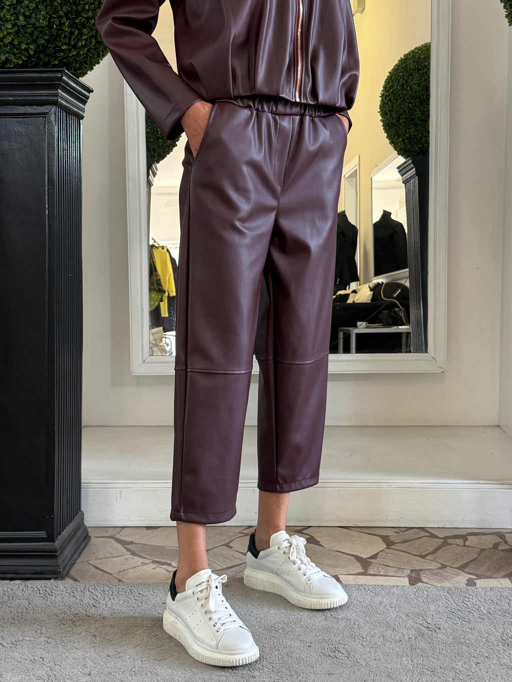 Pantaloni Jogger Cropped in Ecopelle 775