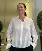 Camicia in Organza con Bracciali Dorati