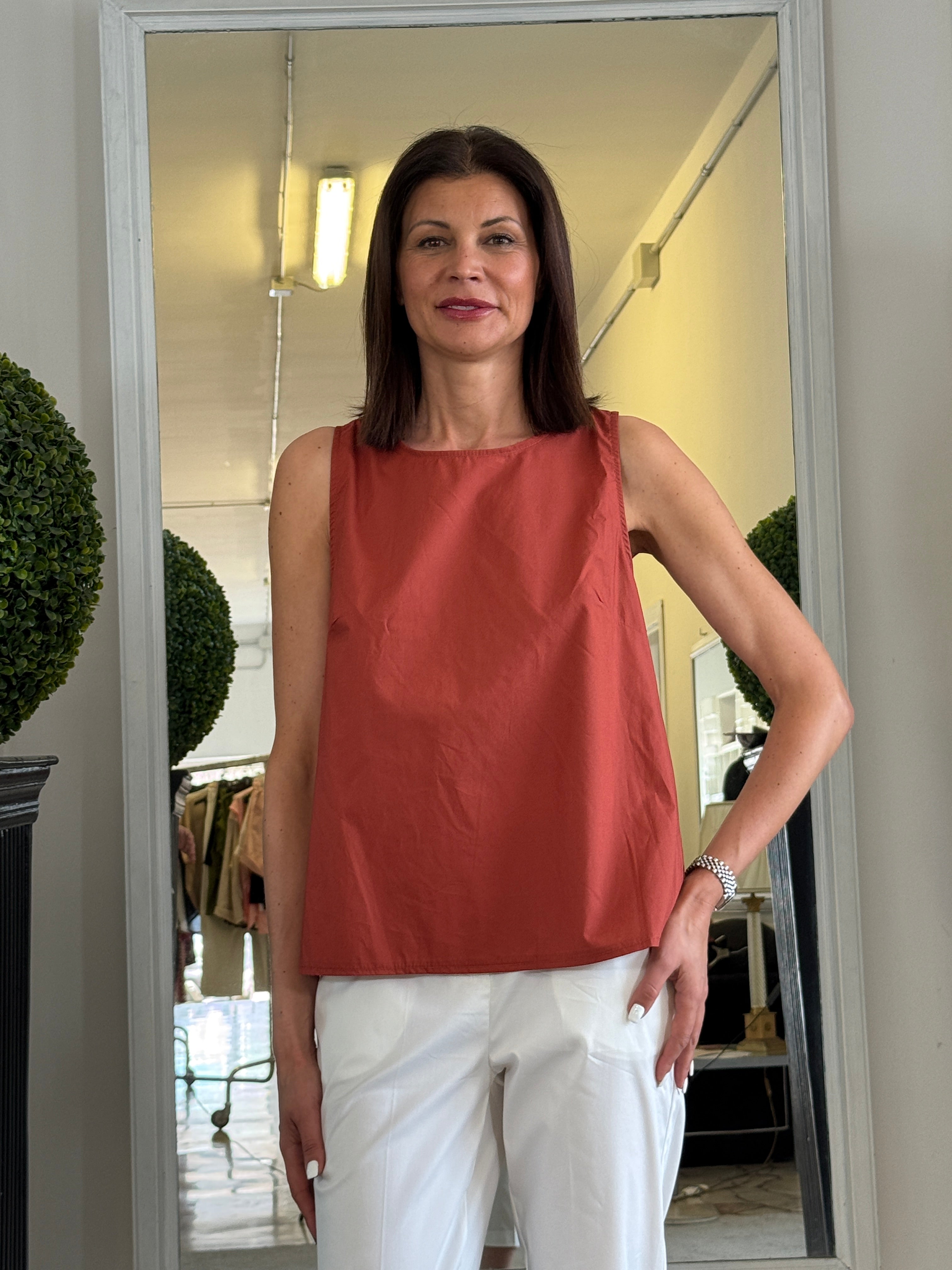 Blusa Smanicata con Fiocco e Spacco sul Retro