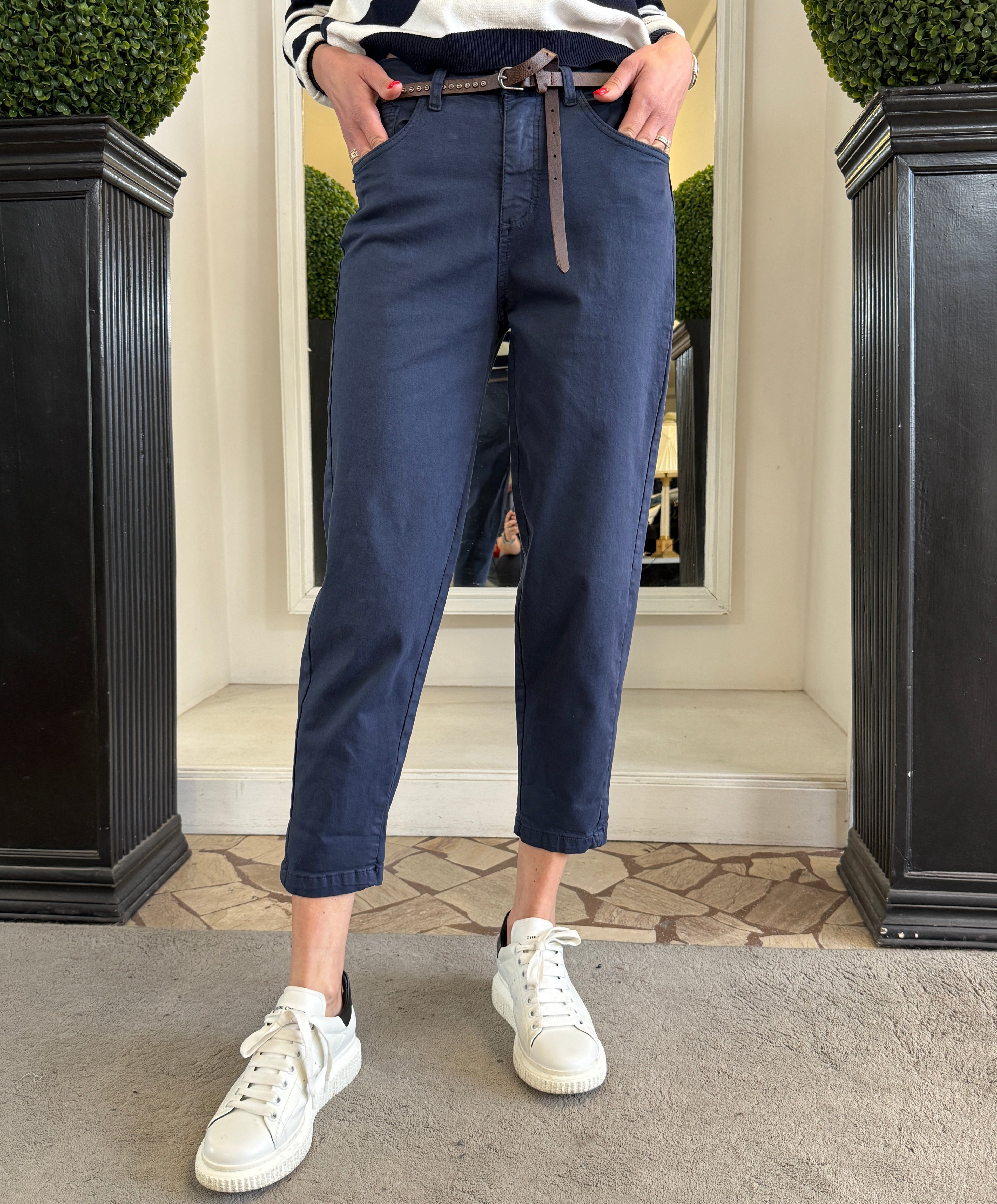 Pantaloni Taglio Jeans con Cintura