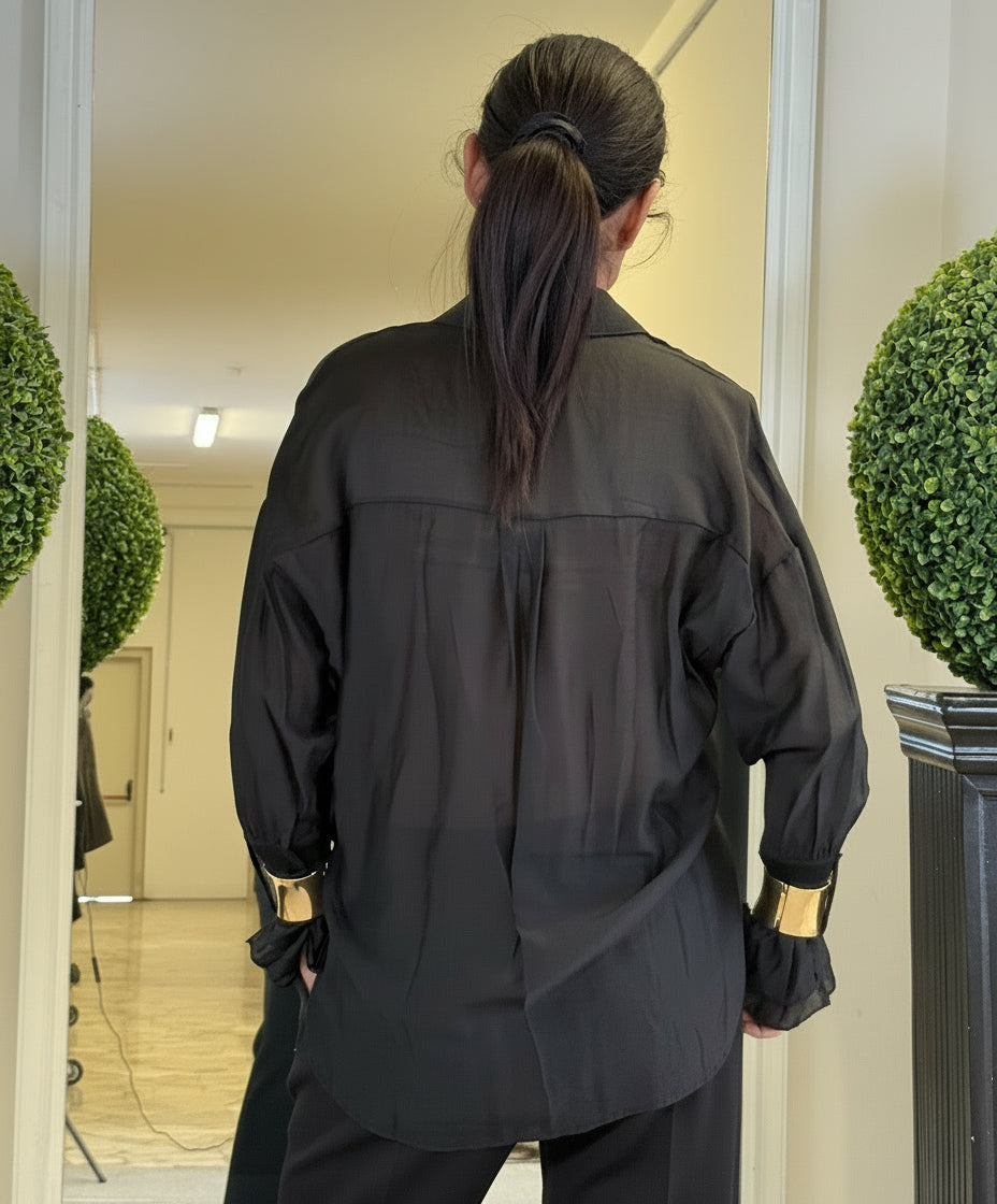 Camicia in Organza con Bracciali Dorati