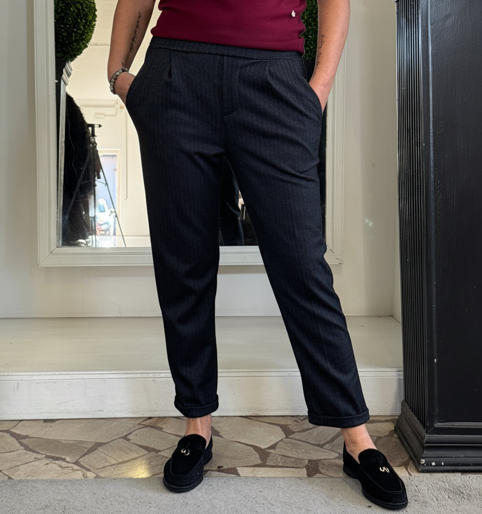 Pantaloni Spigati con Elastico sul Retro