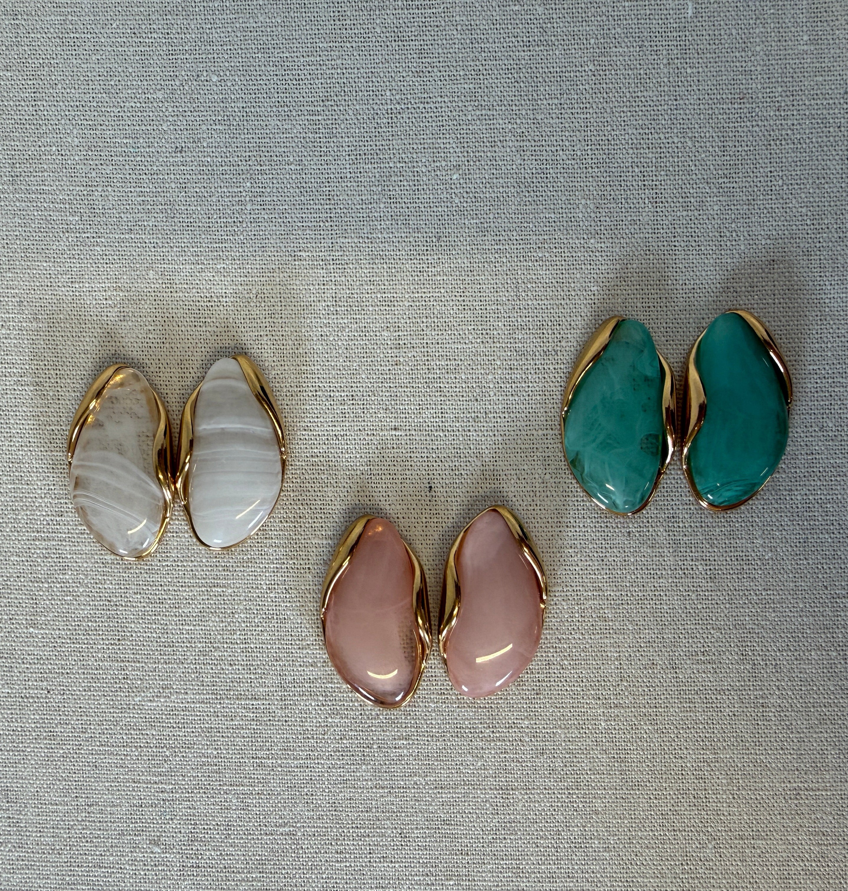 Atena Orecchini Piatti in Metallo e Resina