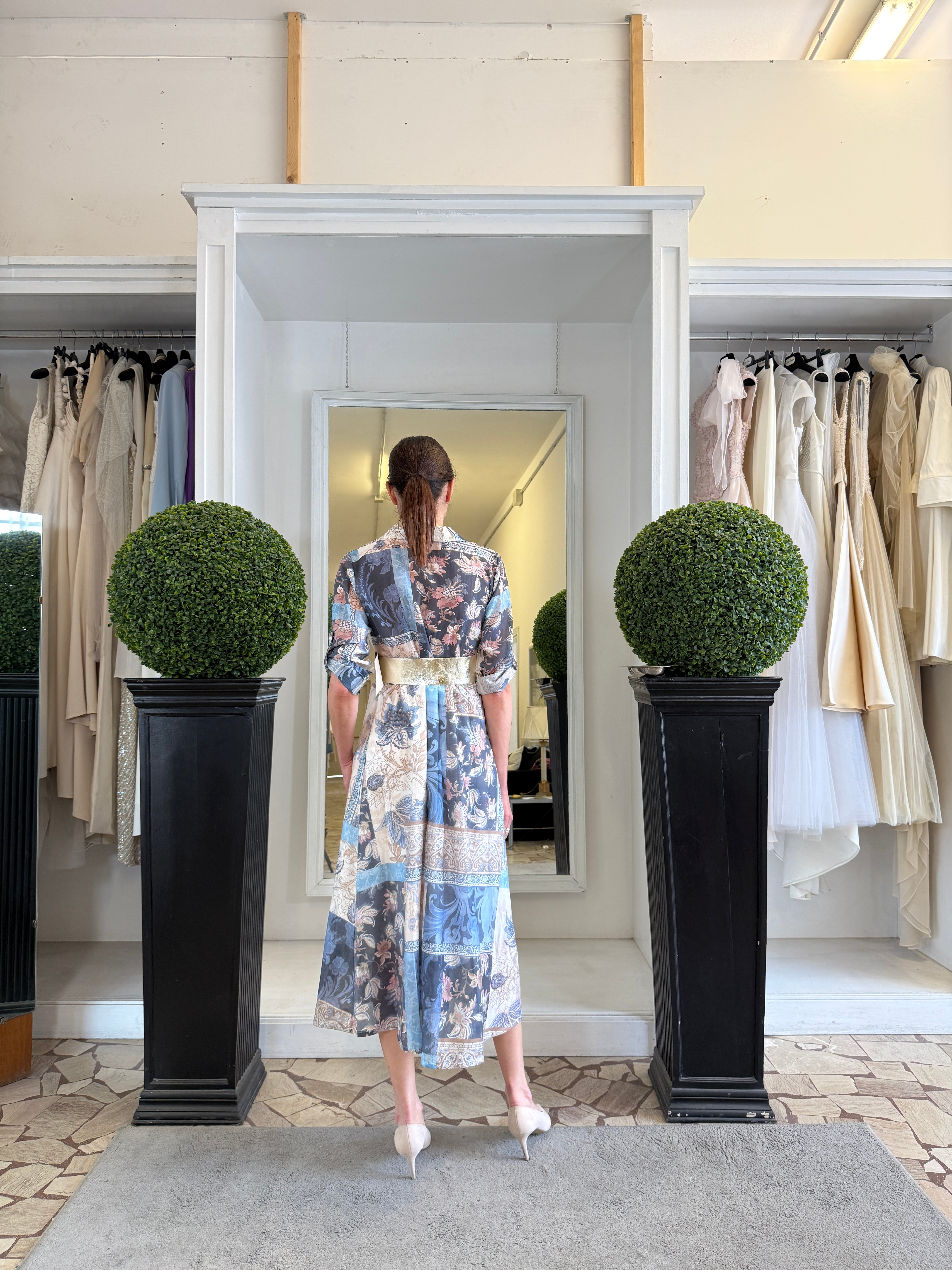 Abito Chemisier con Ricamo e Cintura