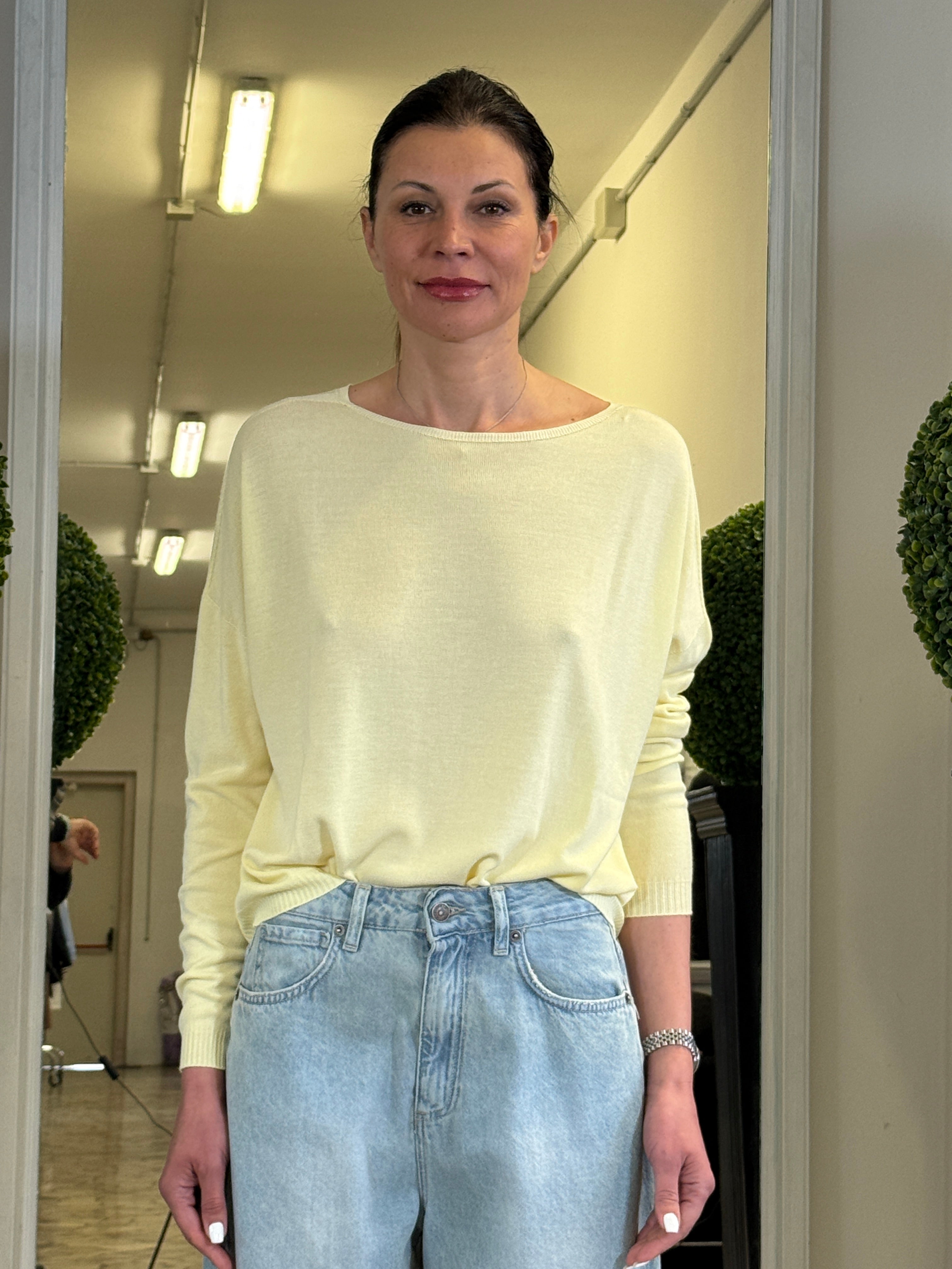 Tensione In Maglia con Scollo Profondo a V sulla Schiena