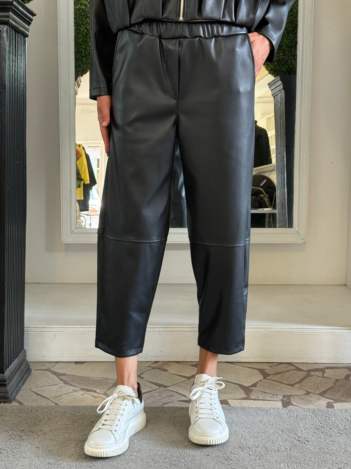 Pantaloni Jogger Cropped in Ecopelle 775