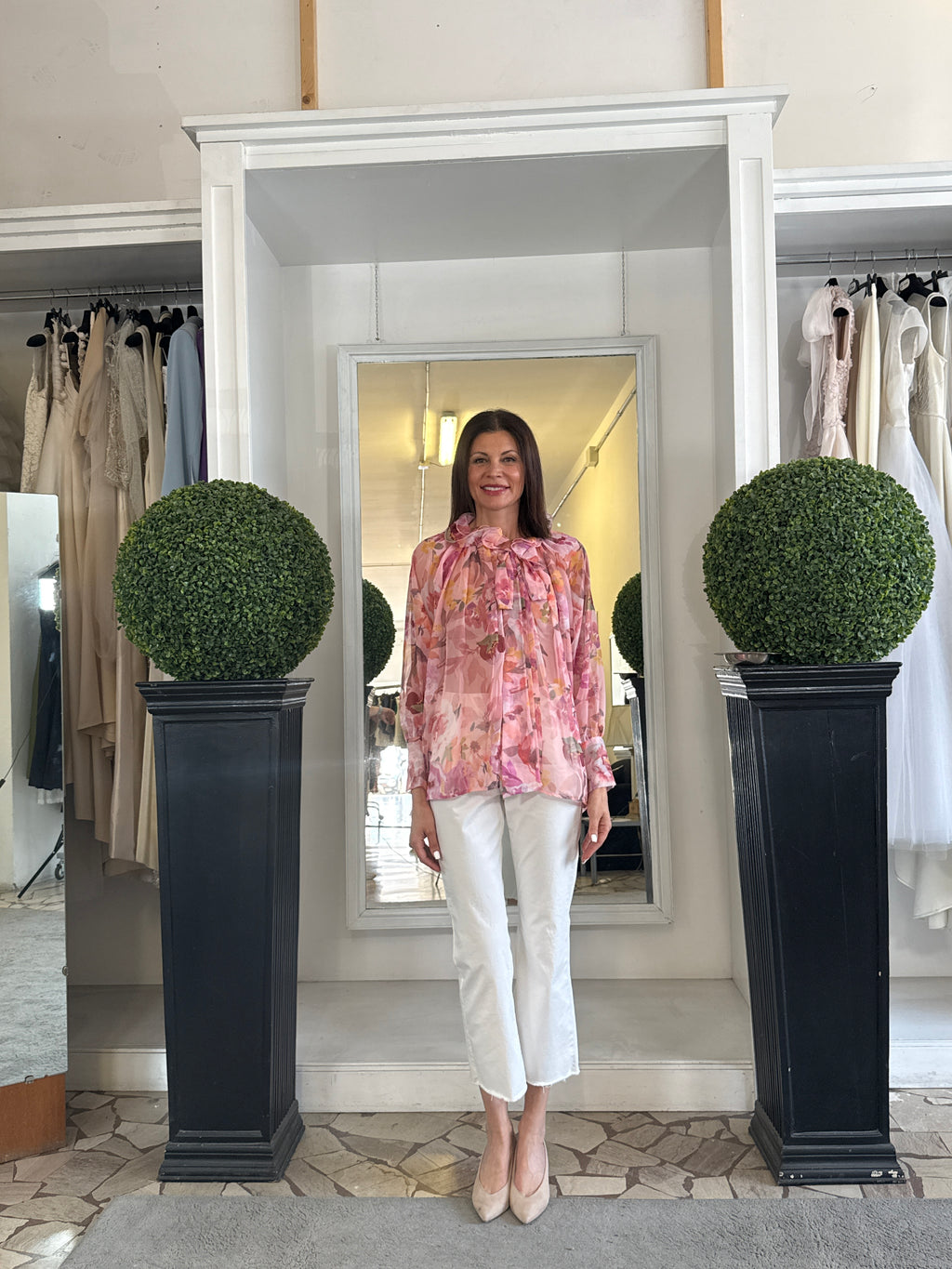 Blusa Floreale con Volaint al Collo
