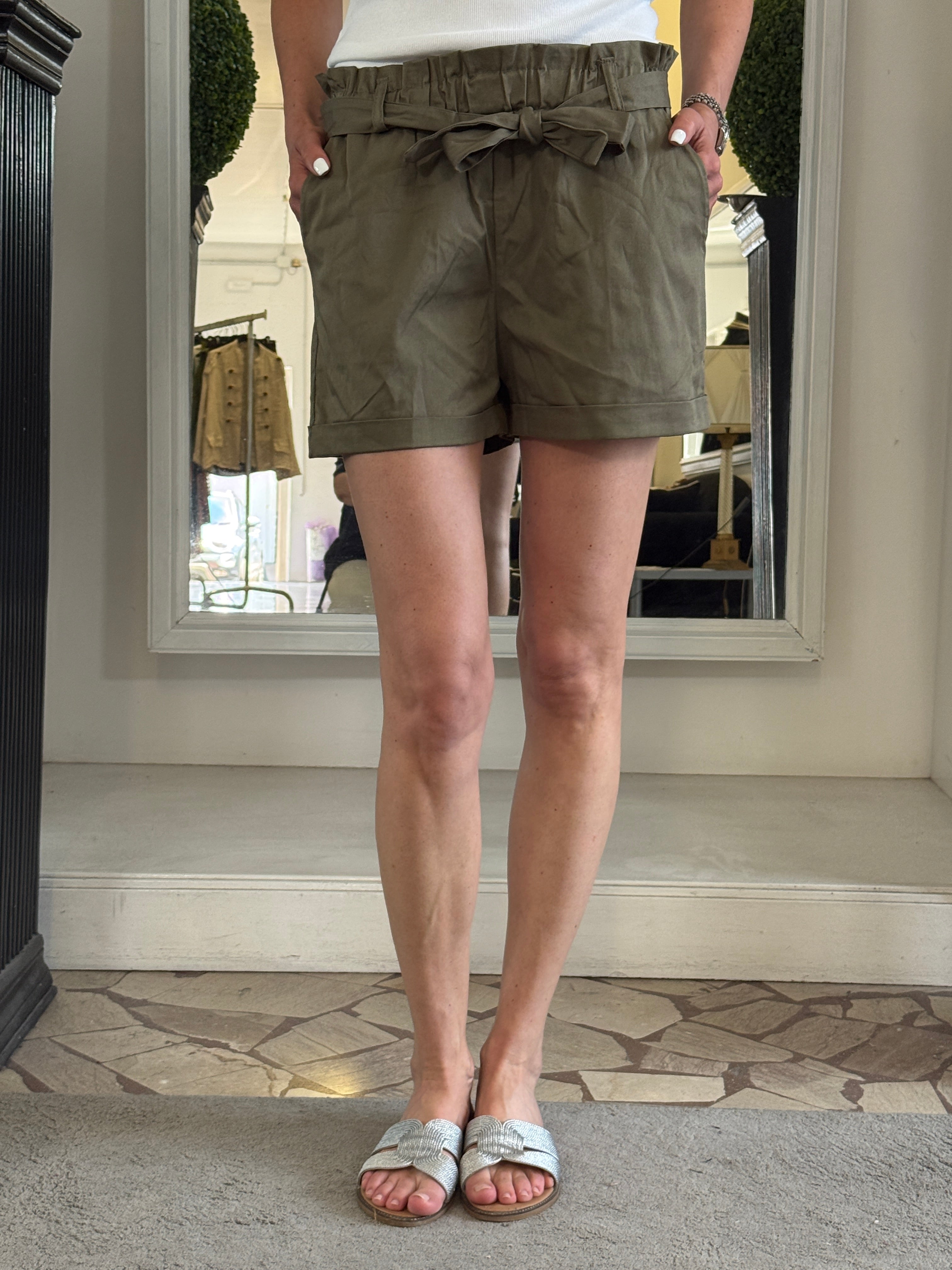 Shorts con Elastico e Cintura in Tessuto