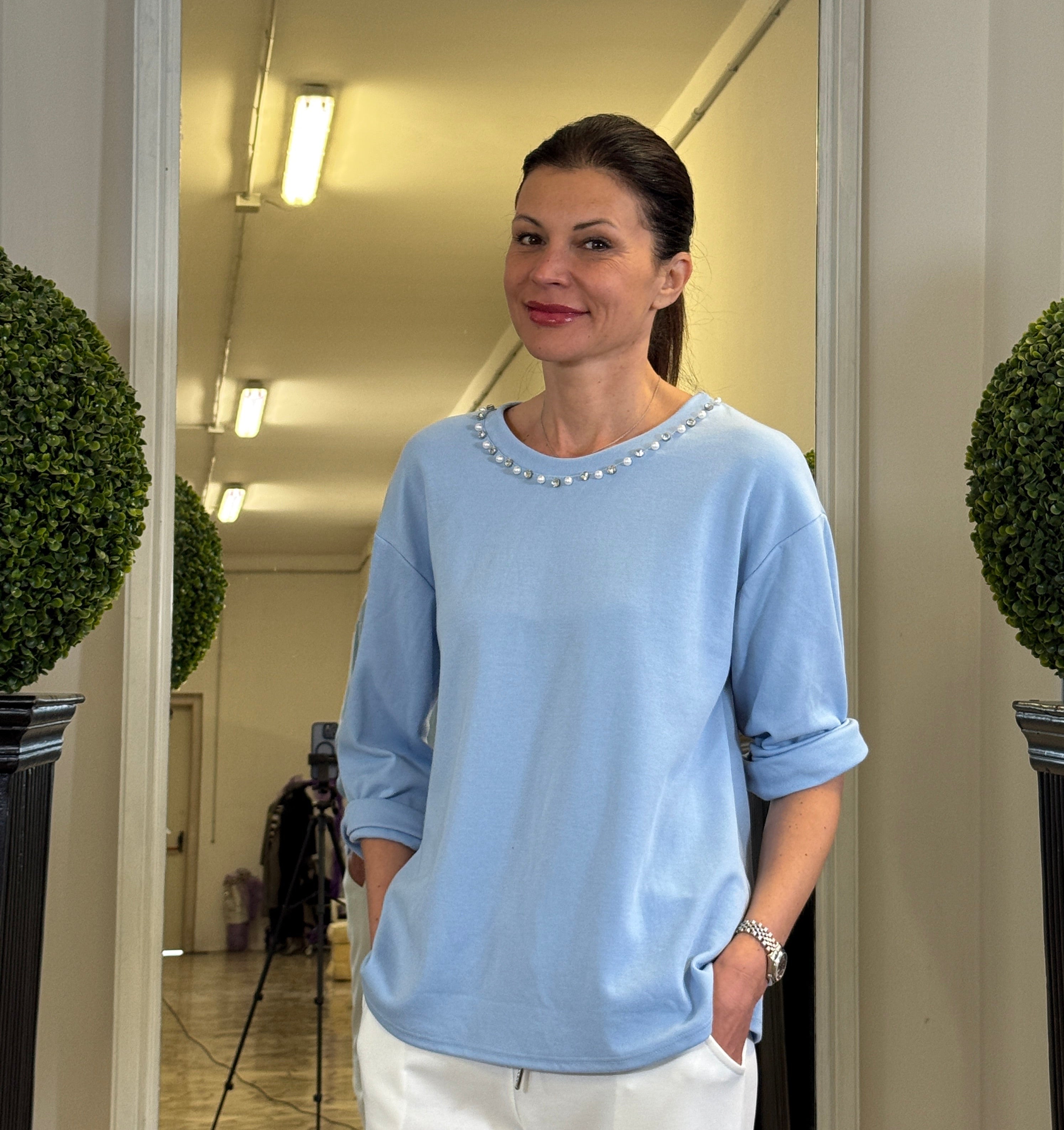 Felpa Leggera con Brillantini e Perle al Girocollo