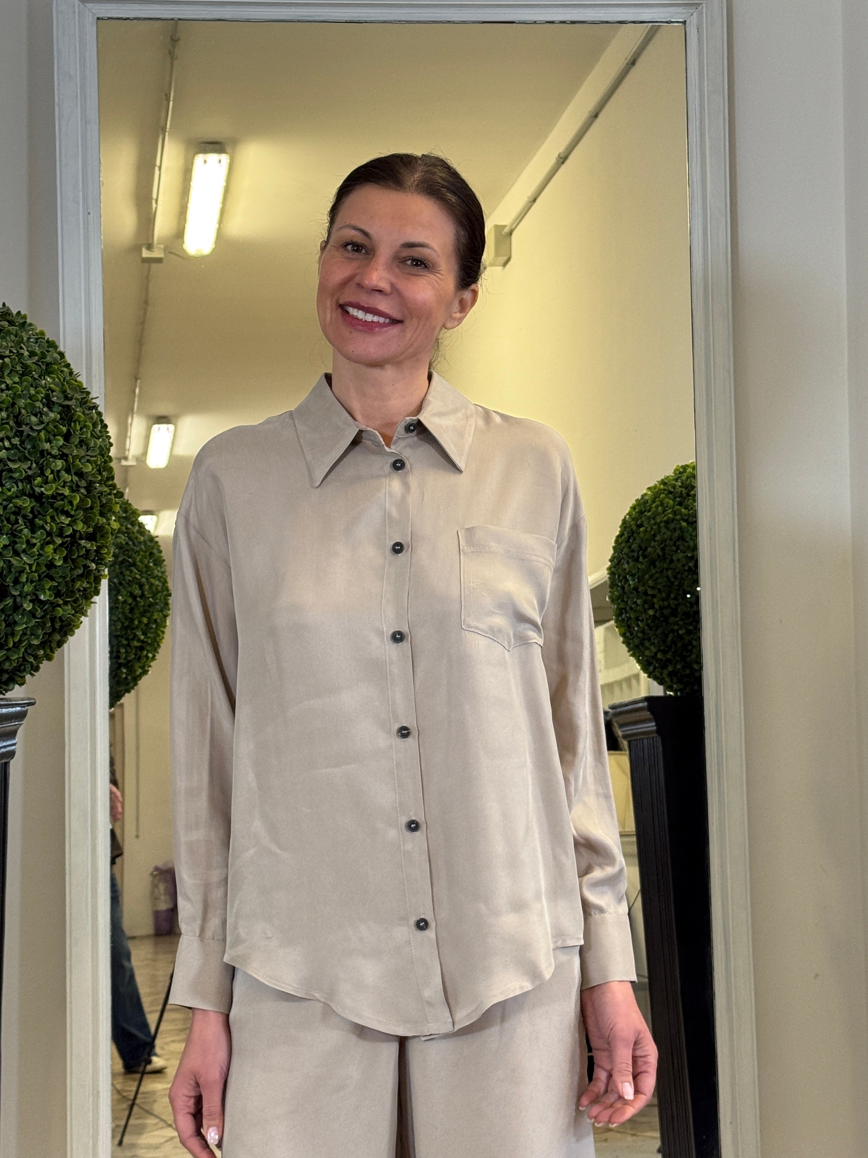 Tensione In Camicia con Taschino in Cupro