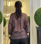 Camicia in Organza con Bracciali Dorati