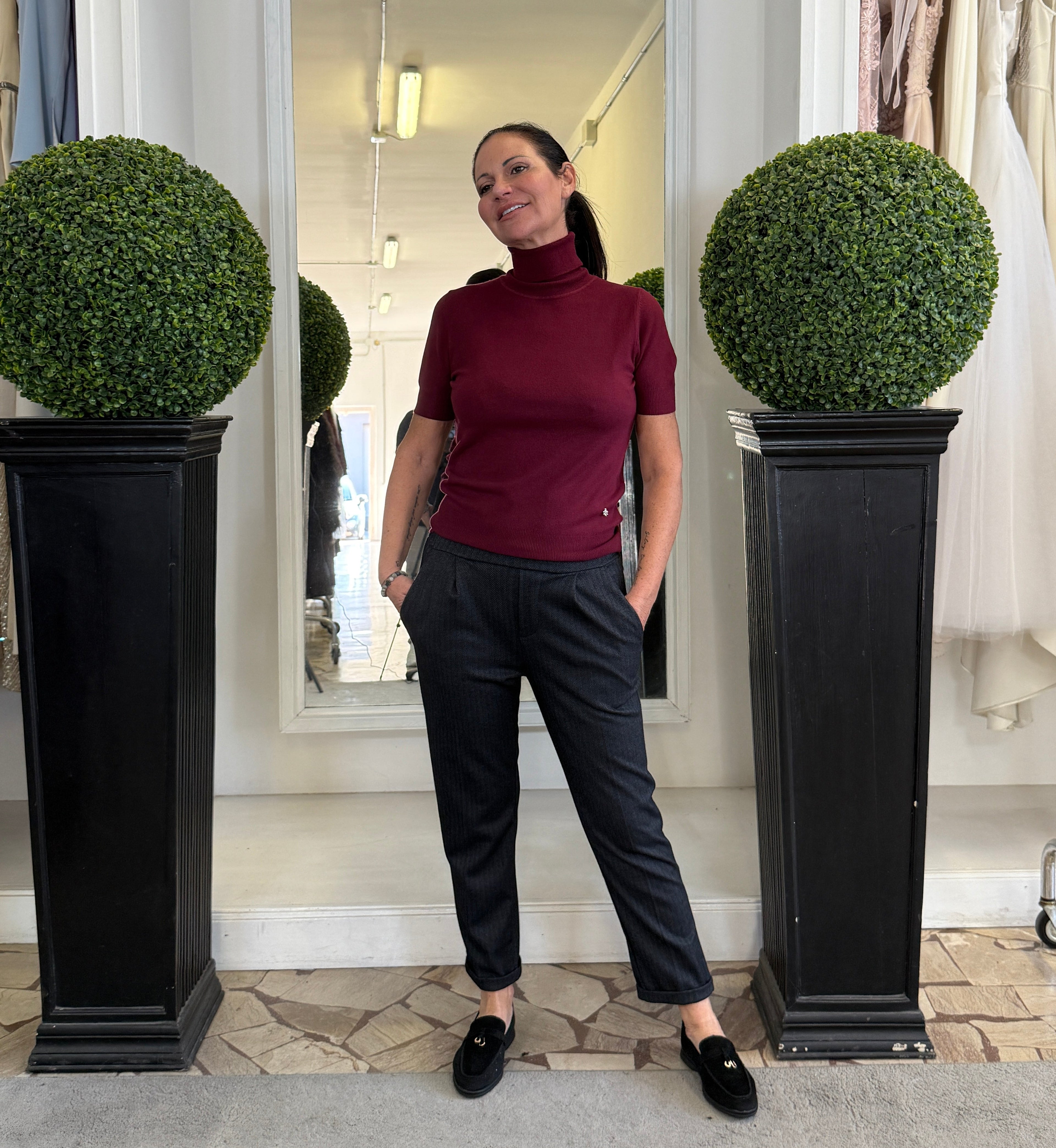 Pantaloni Spigati con Elastico sul Retro