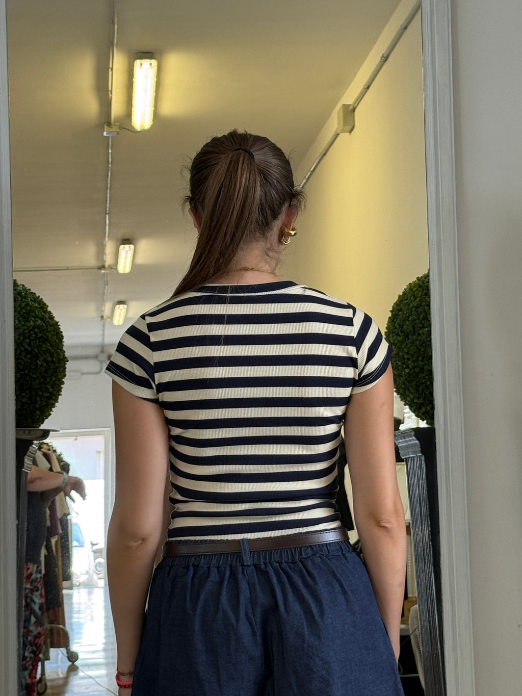T-shirt con Scollo a V a Righe