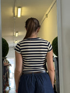 T-shirt con Scollo a V a Righe