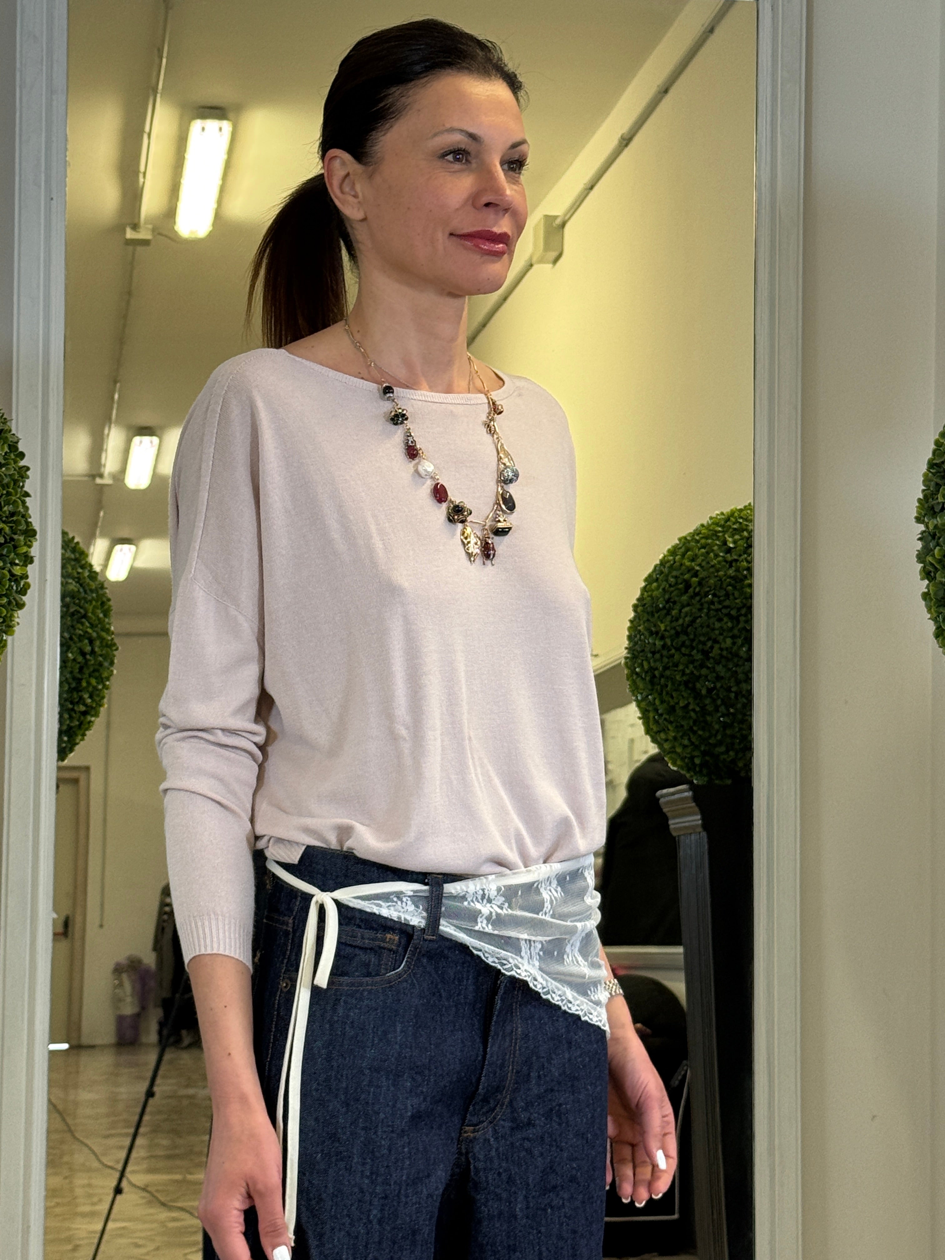 Tensione In Maglia con Scollo Profondo a V sulla Schiena