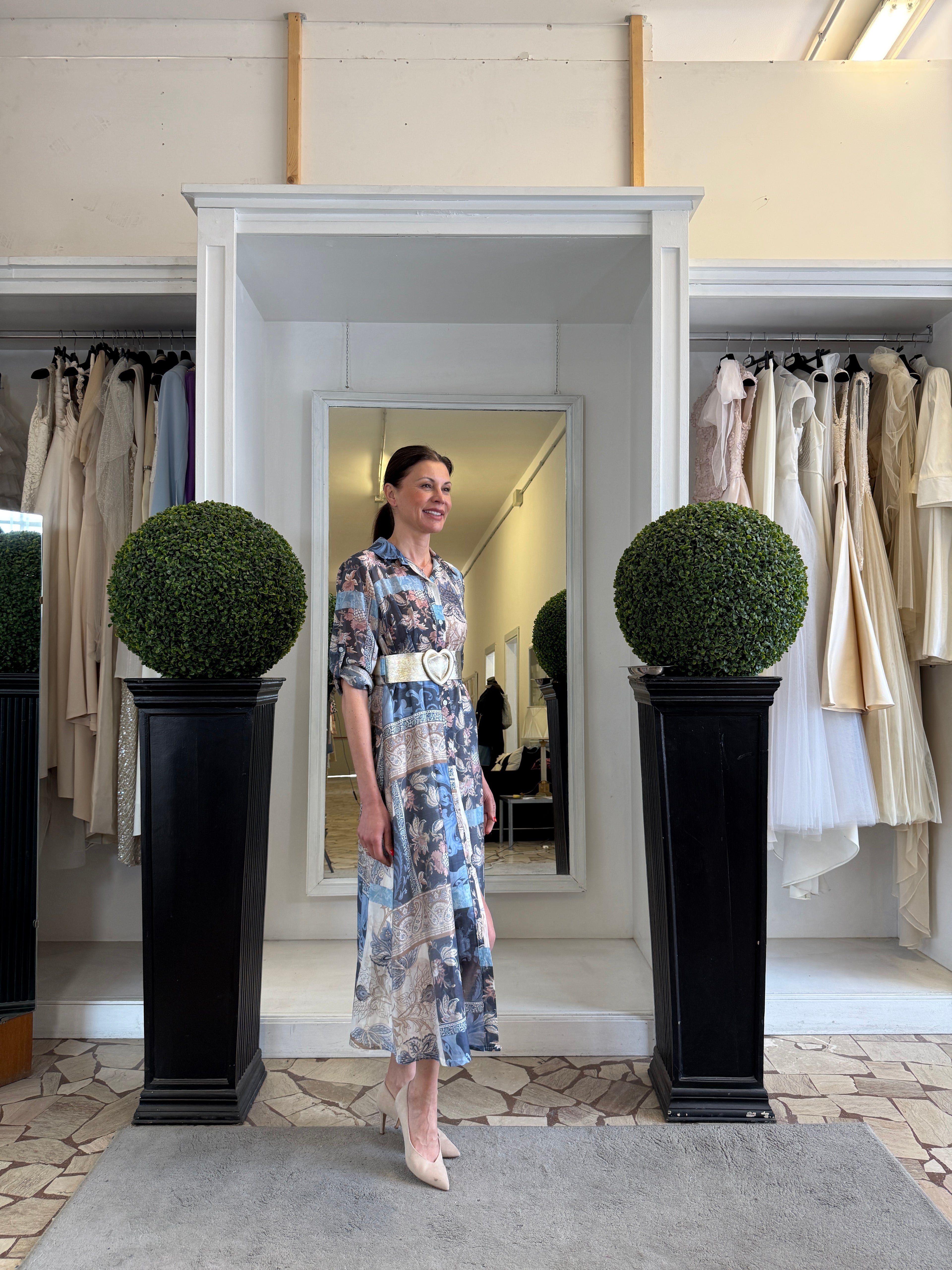 Abito Chemisier con Ricamo e Cintura