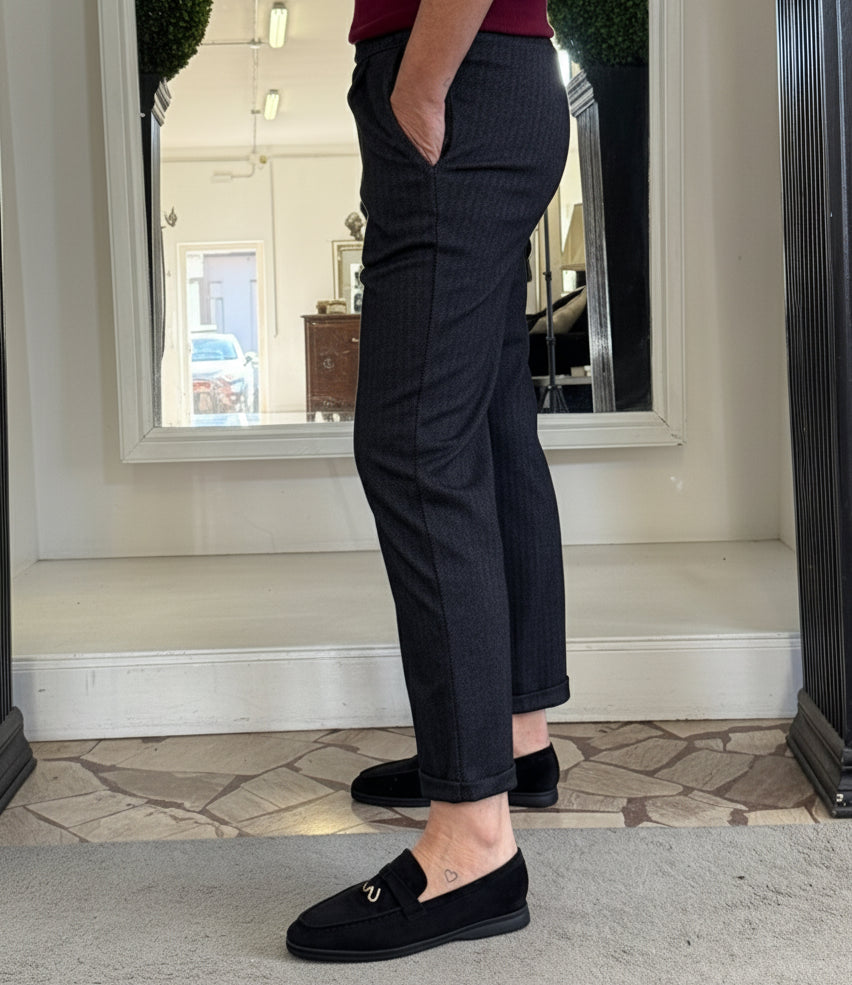 Pantaloni Spigati con Elastico sul Retro