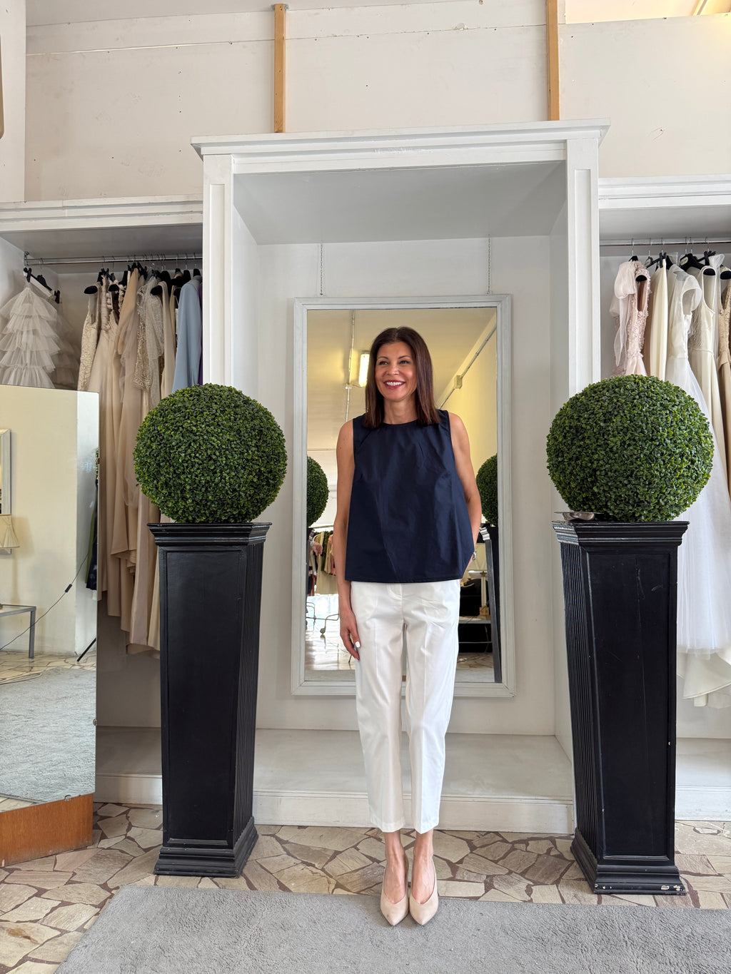 Blusa Smanicata con Fiocco e Spacco sul Retro