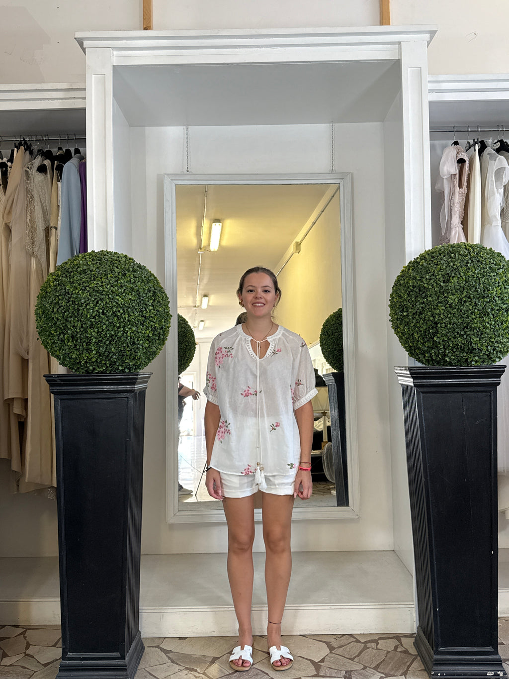 Camicia Girocollo con Ricami