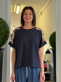 T-shirt con Pailettes sulle Spalle