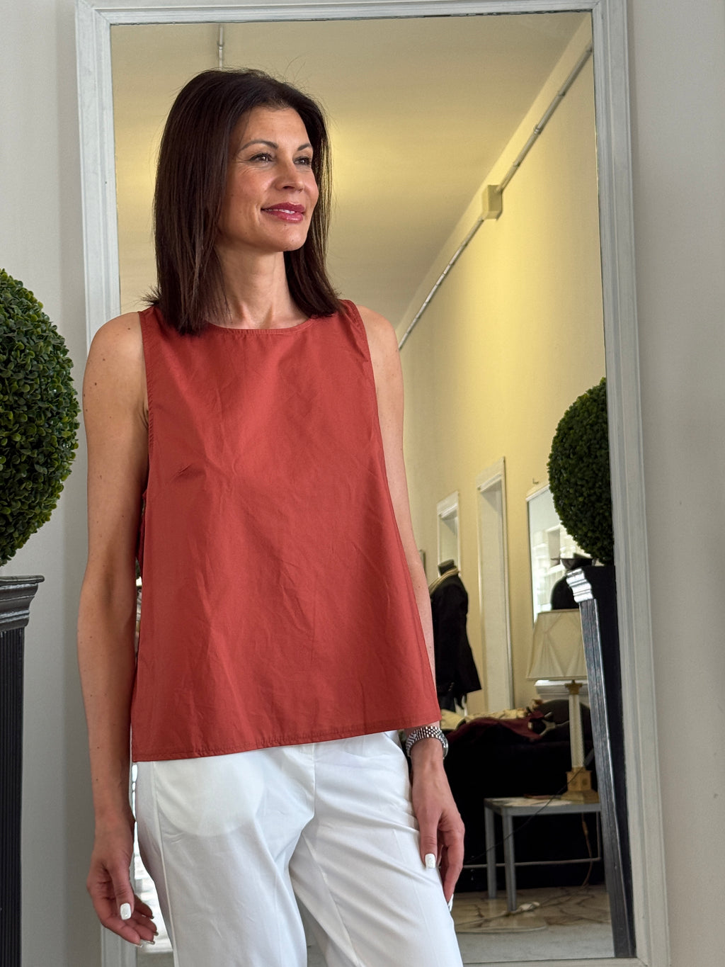Blusa Smanicata con Fiocco e Spacco sul Retro