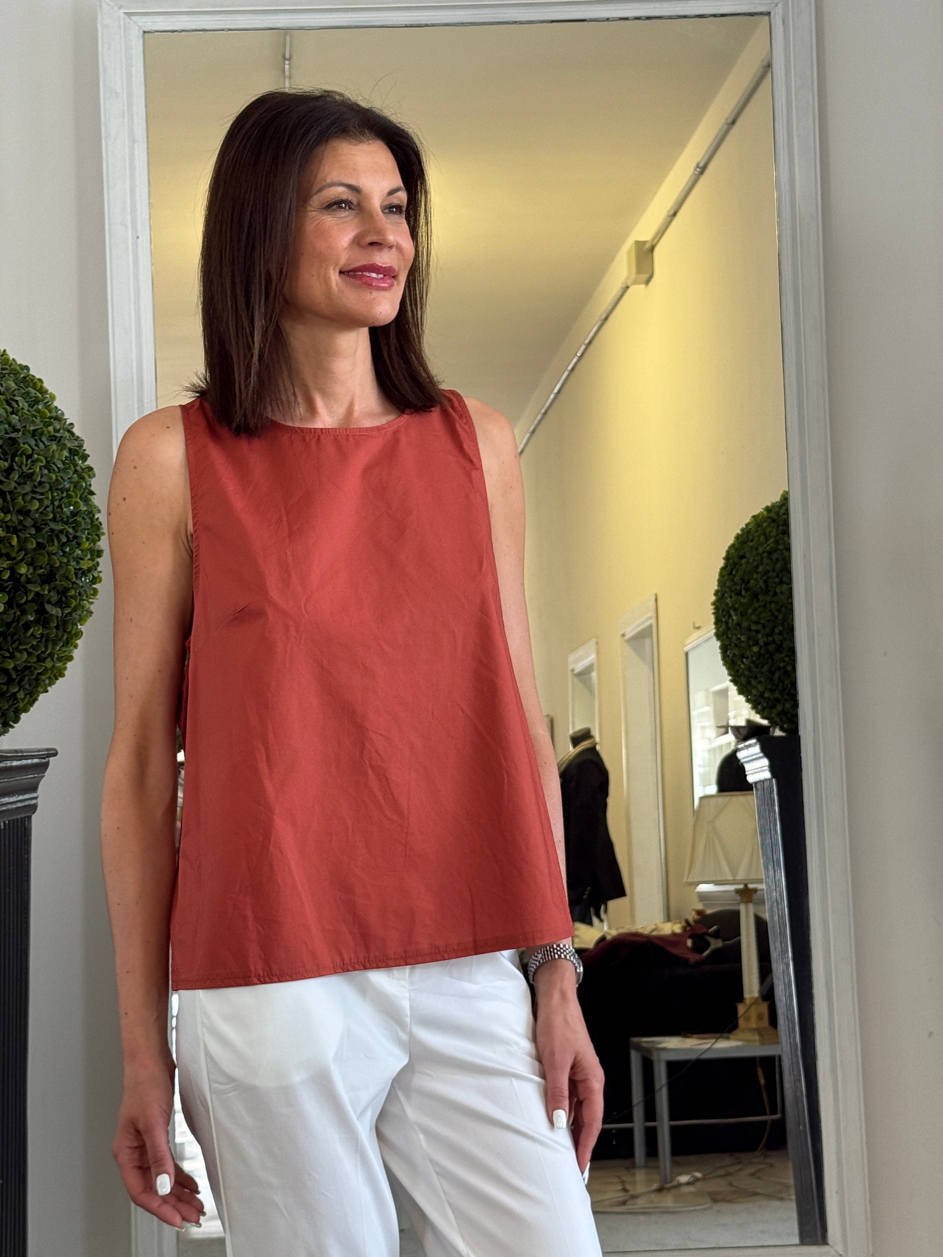 Blusa Smanicata con Fiocco e Spacco sul Retro