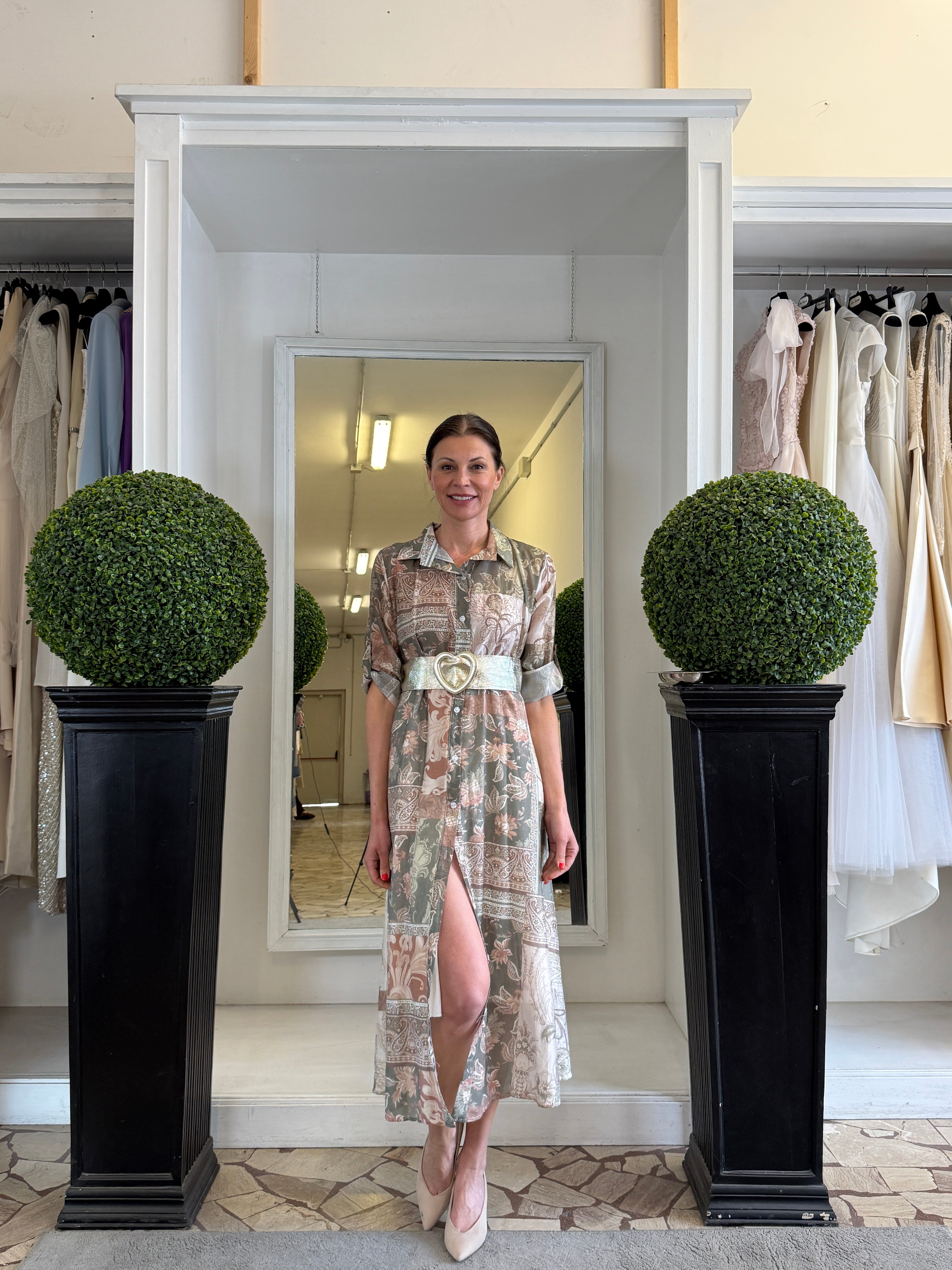 Abito Chemisier con Ricamo e Cintura