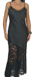 Abito lungo con pizzo