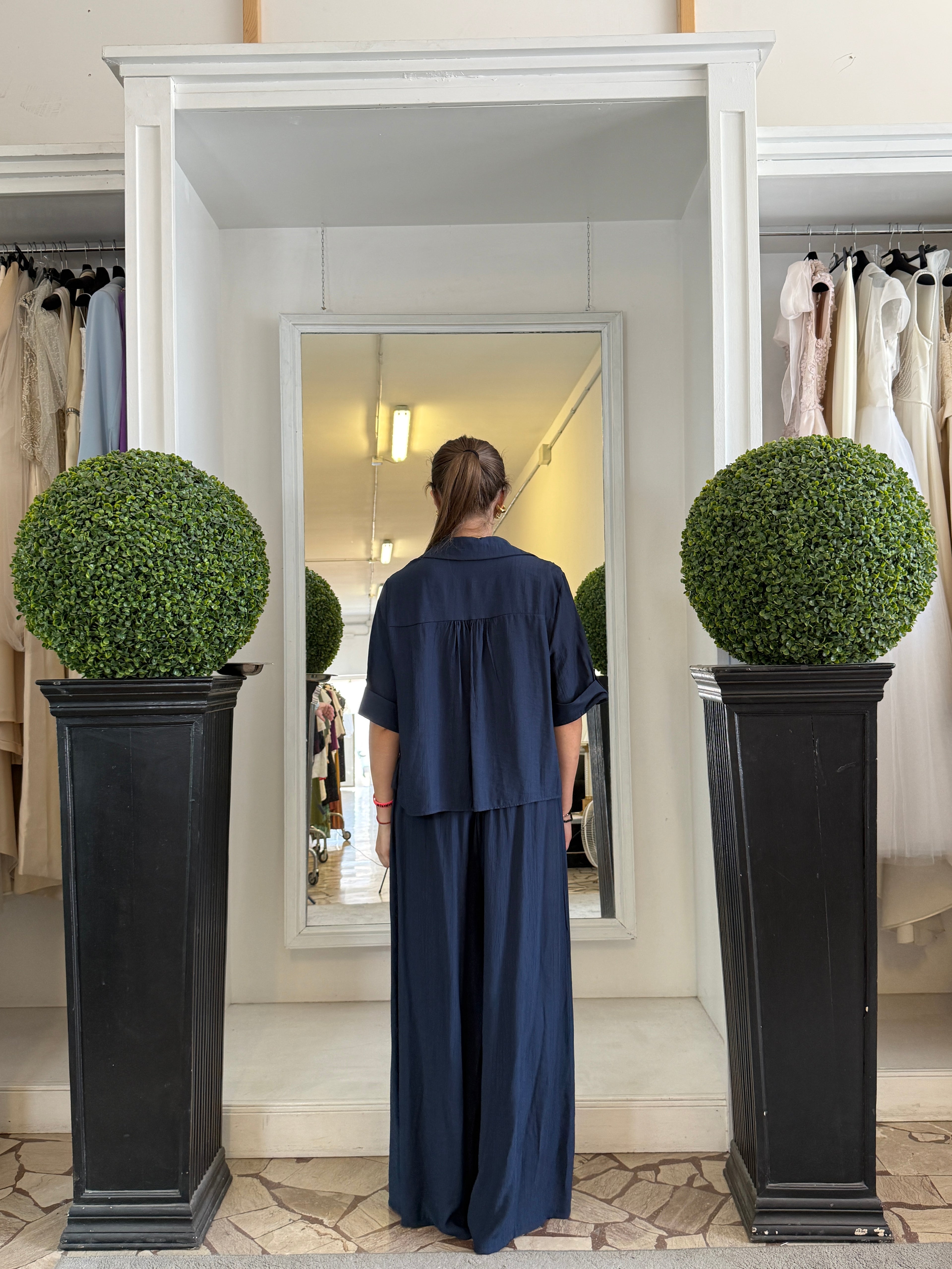 Completo Composto da Camicia alla Vita Over e Pantaloni a Palazzo