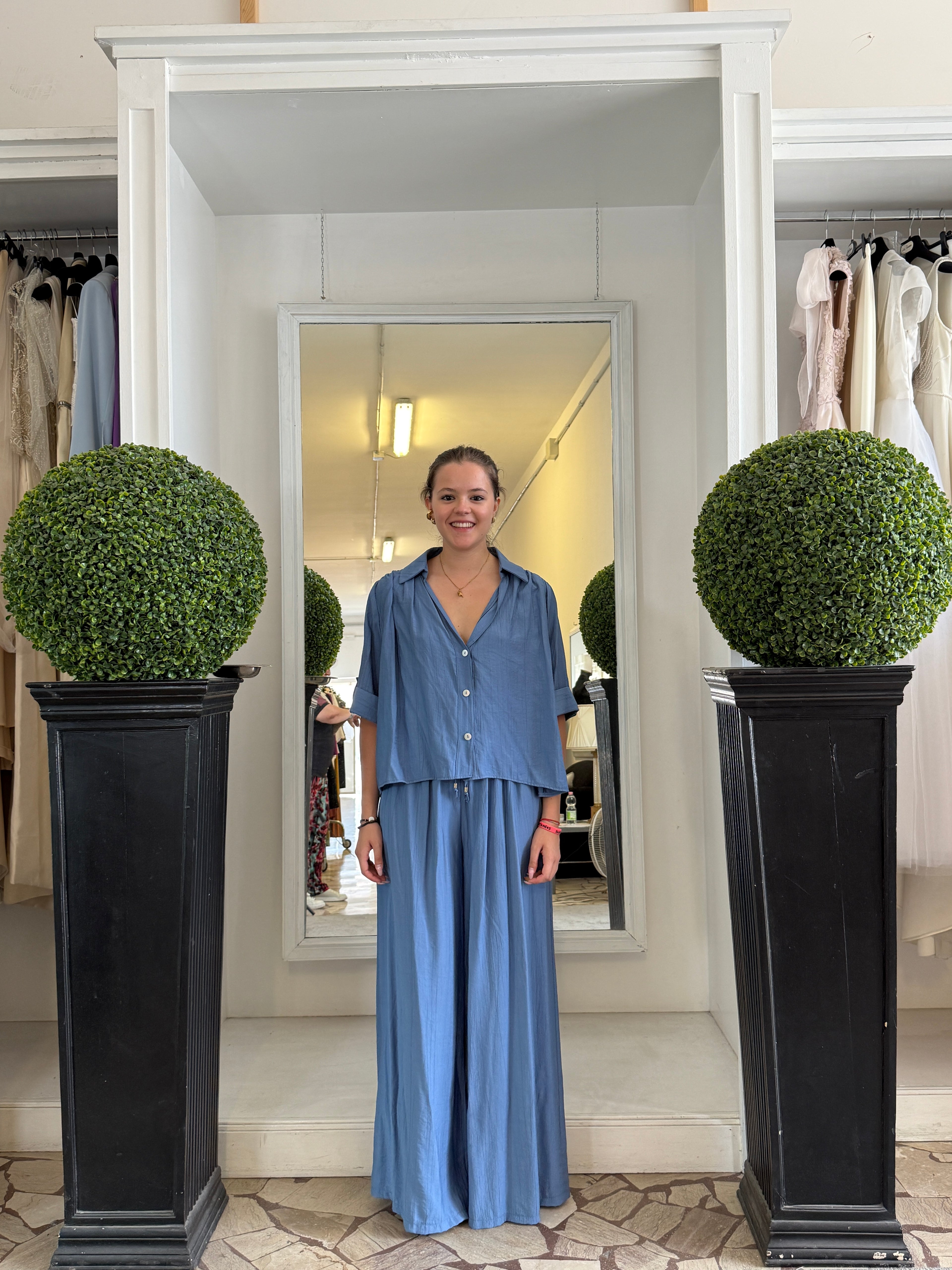 Completo Composto da Camicia alla Vita Over e Pantaloni a Palazzo
