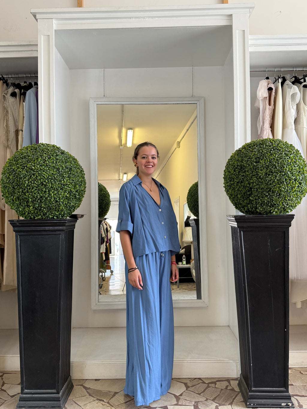 Completo Composto da Camicia alla Vita Over e Pantaloni a Palazzo