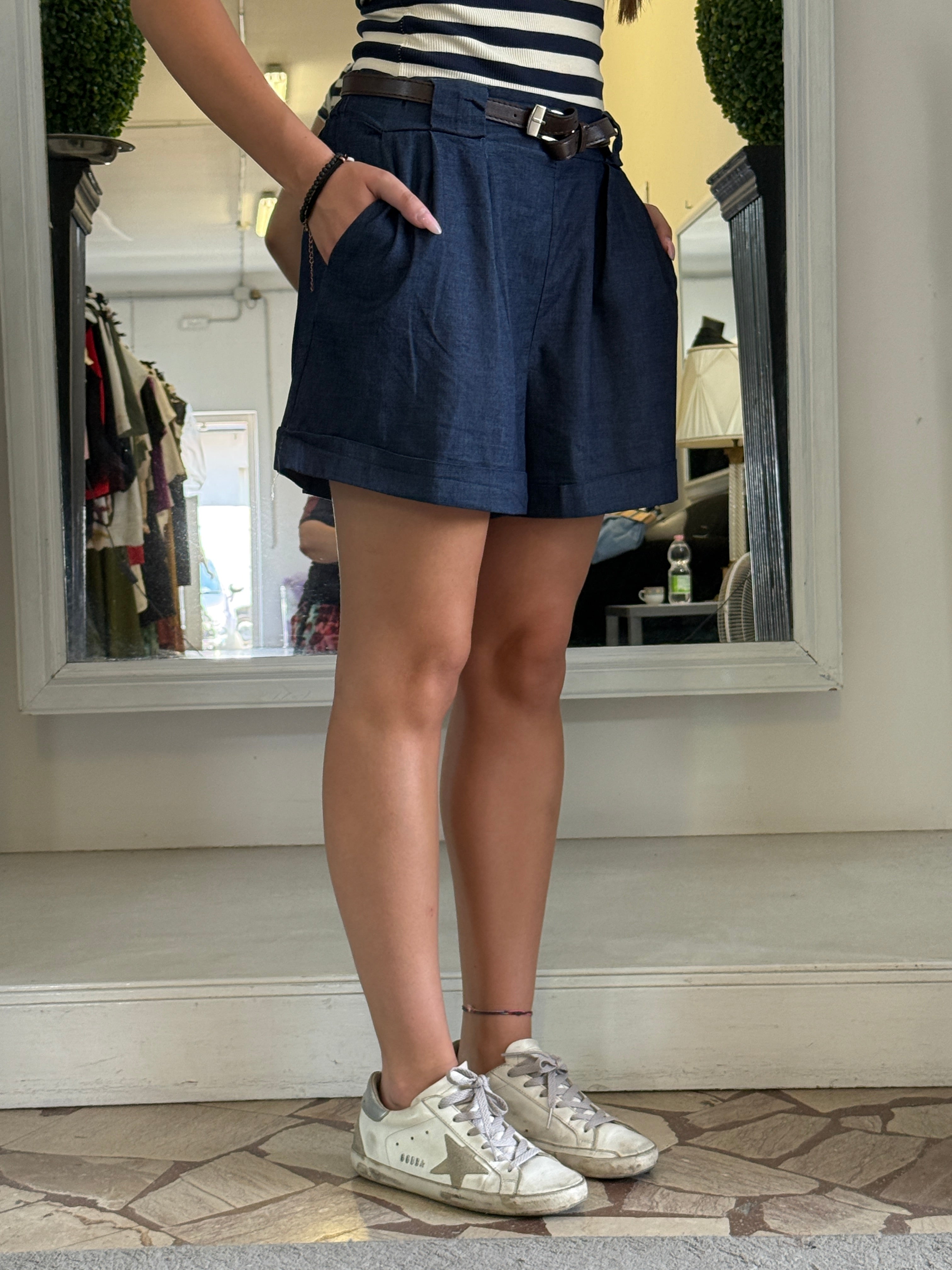 Shorts in Tessuto Leggero Effetto Denim Siluetta A-Line Vita Media