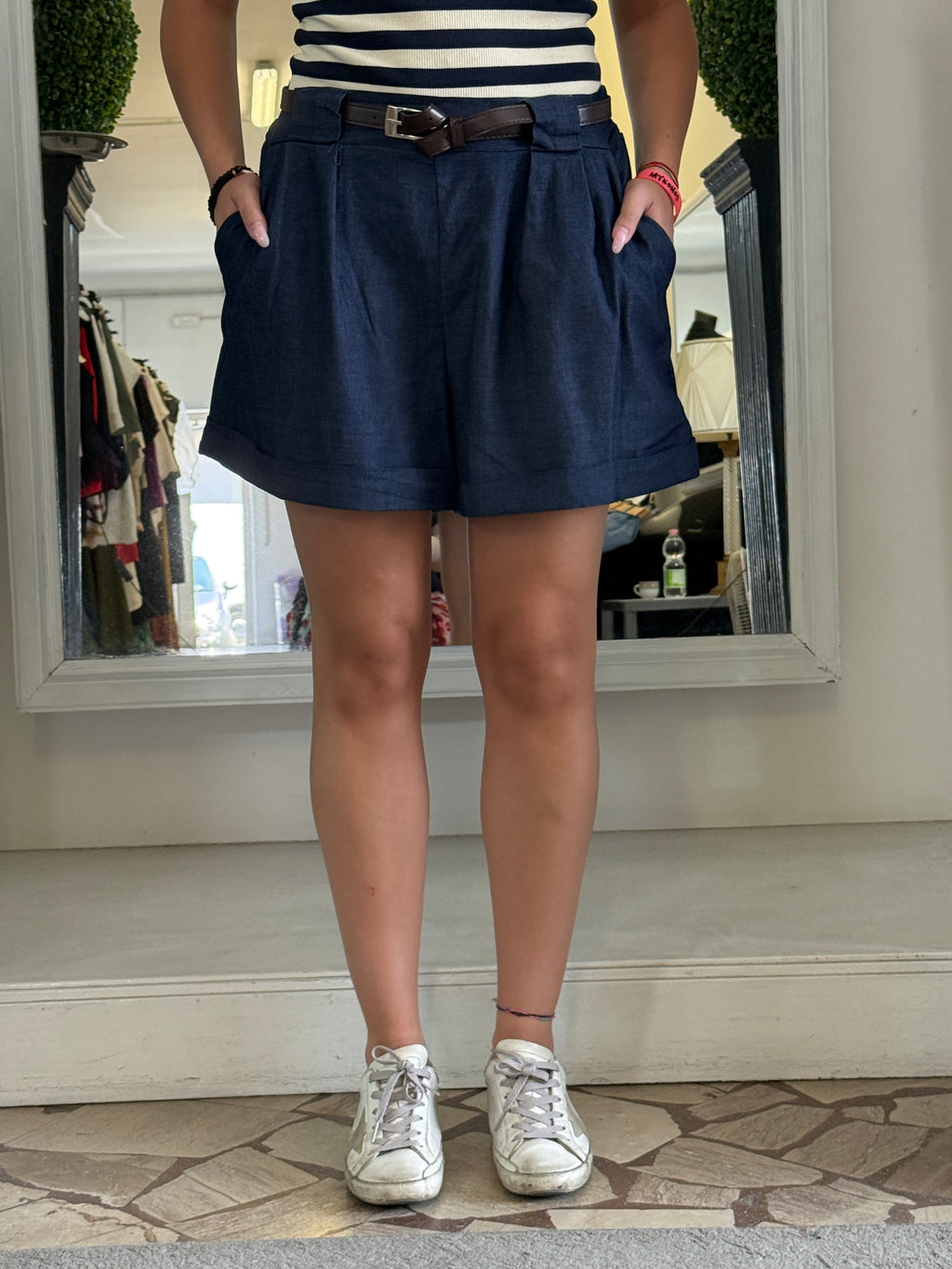 Shorts in Tessuto Leggero Effetto Denim Siluetta A-Line Vita Media
