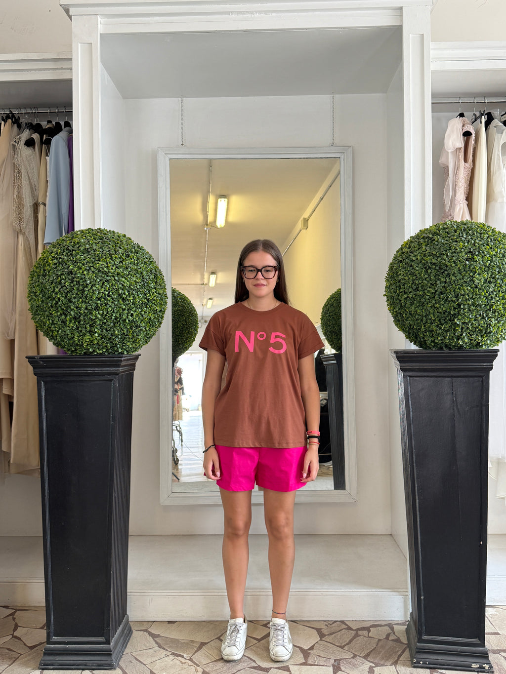 Tensione In Completo T-shirt Grafica N°5 e Shorts con Elastico in Vita
