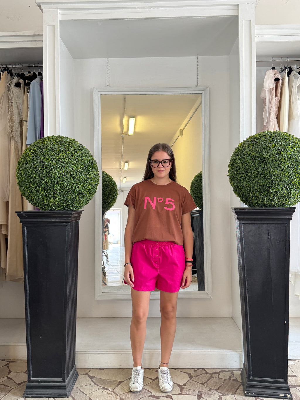 Tensione In Completo T-shirt Grafica N°5 e Shorts con Elastico in Vita